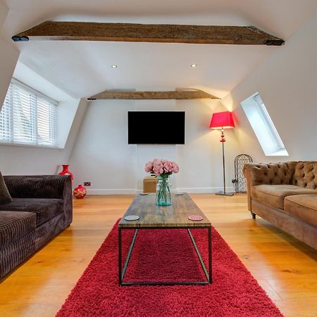 Spacious 2-Bed Home - Exposed Beams & Fast Internet Included Stamford Exterior photo